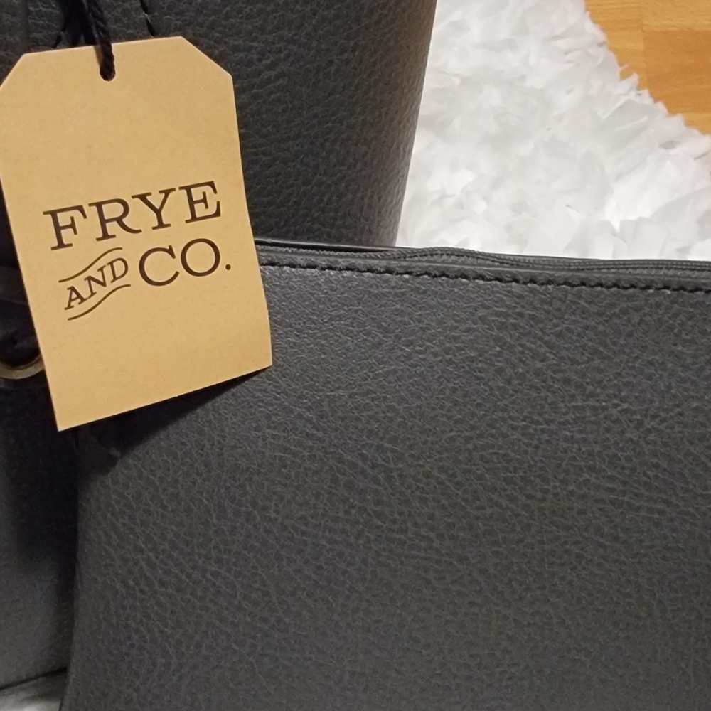 Elegant Gray Tote Bag with Pouch - Picture 2 of 7